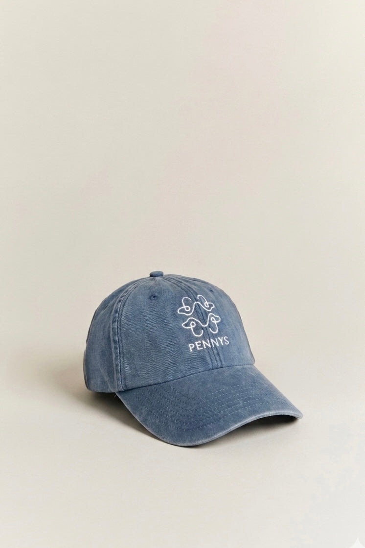 Blå keps från Pennys med broderat logotyp